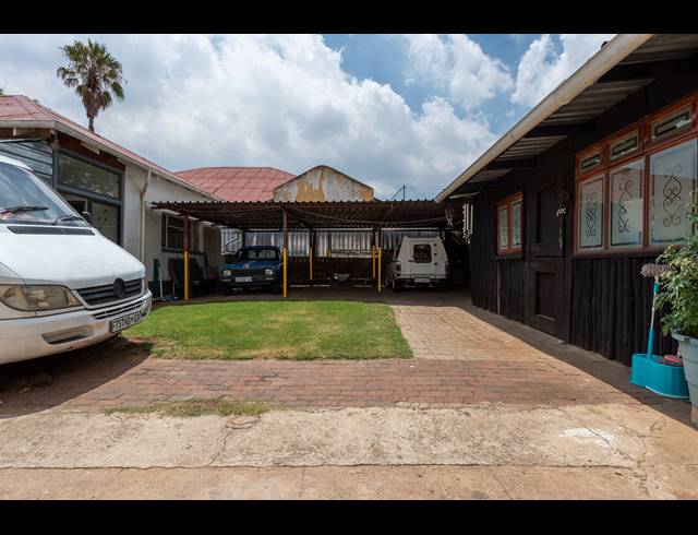 3 BEDROOM FREEHOLD FOR SALE IN REGENTS PARK